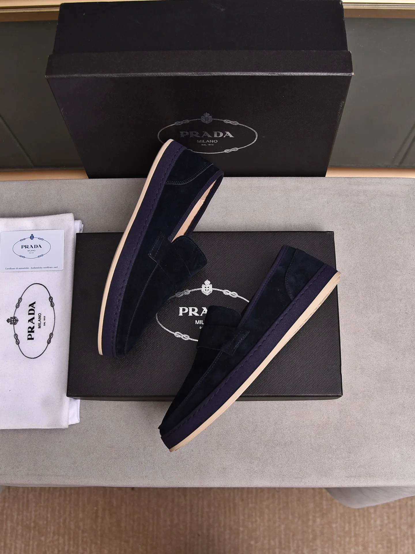 👟👟👟Men's Shoes💰P420 🆕🔥New Updates🔥👟PRADA (Prada) new products are released, imported soft cowhide, fashionable to allow air to penetrate the entire shoe, and the awesome shoes [strong] bring an extremely comfortable and breathable feeling! Beautiful inside and out! Exquisite workmanship, top-grade cowhide material, 😌Number: 38~44, black and white color options.